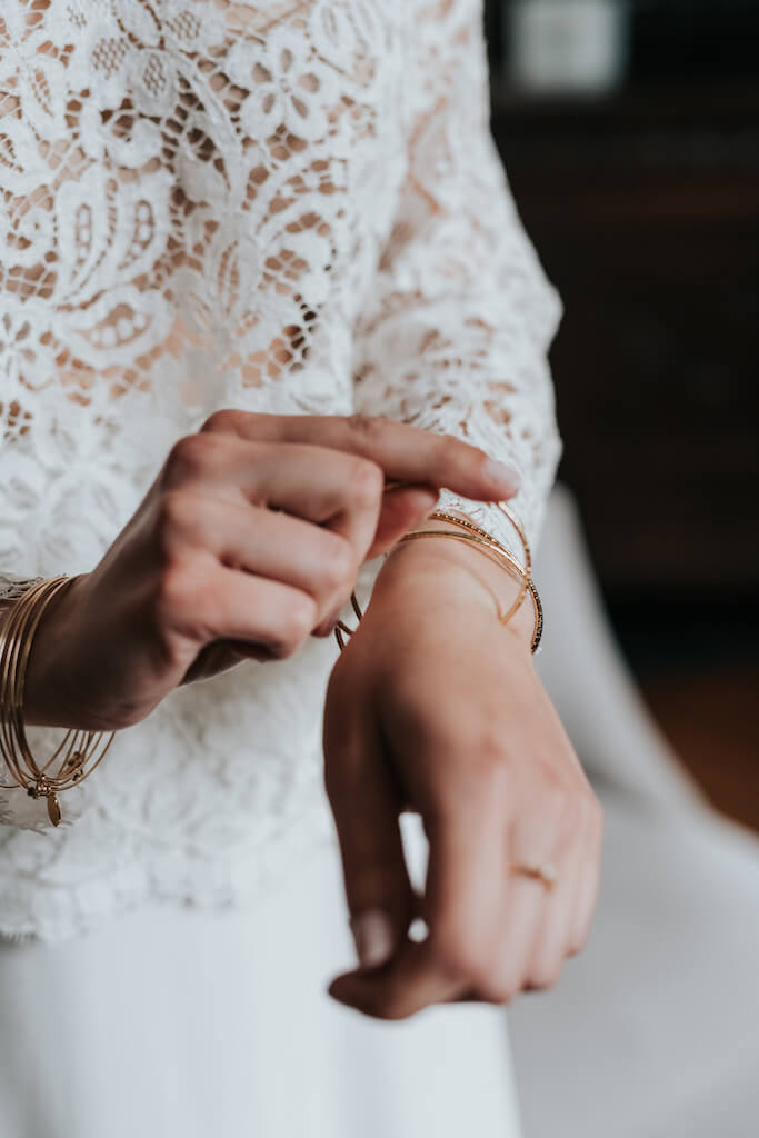 bracelet et robe de mariée